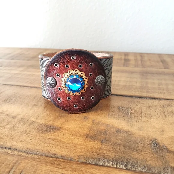 Bracelet - leather cuff - Picture 2 of 13